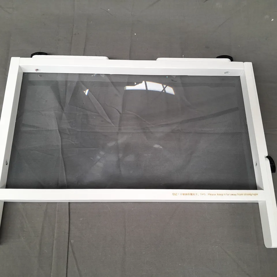 BOXED UNBRANDED LARGE FRAMED MAGNIFYING GLASS