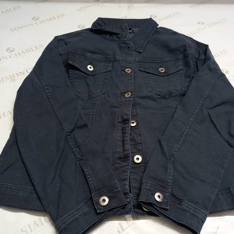 KURT MULLER WOMAN CROP FAUX DENIM JACKET IN NAVY - UK 18