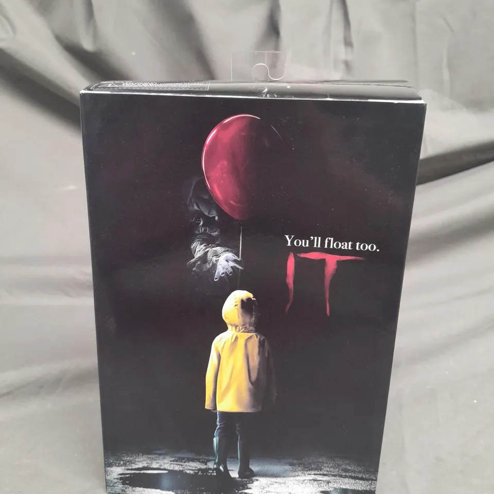 IT - PENNYWISE THE CLOWN ACTION FIGURE
