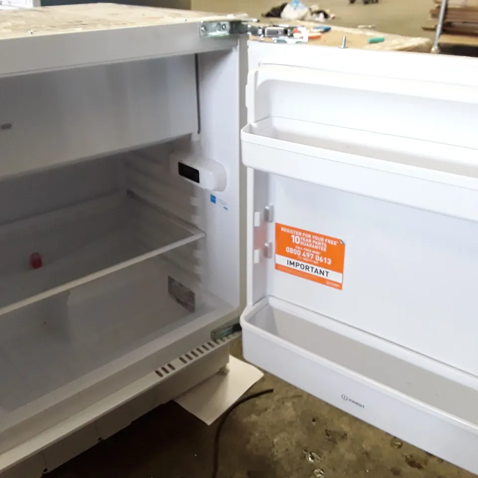 INDESIT IF A1.UK 1 INTERGRATED FRIDGE  