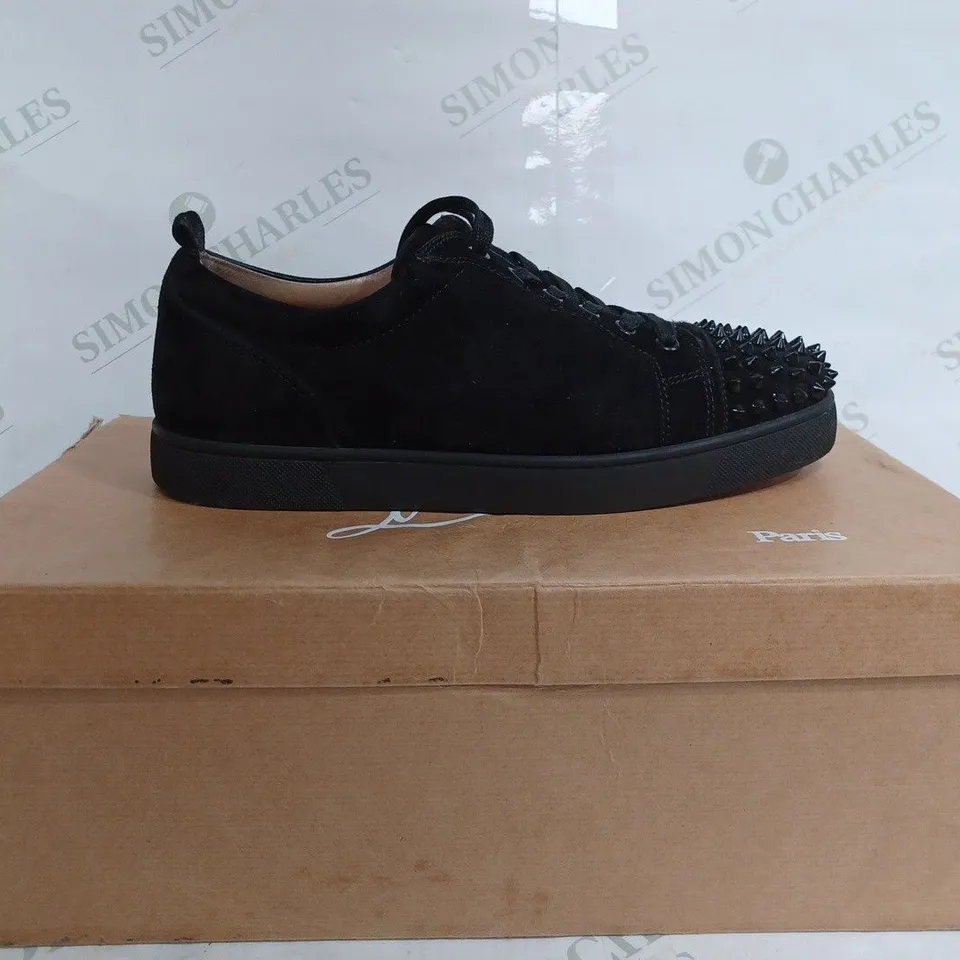 CHRISTIAN Louboutin LOUIS JUNIOR SPIKES FLAT VEAU VELOURS - EU 42