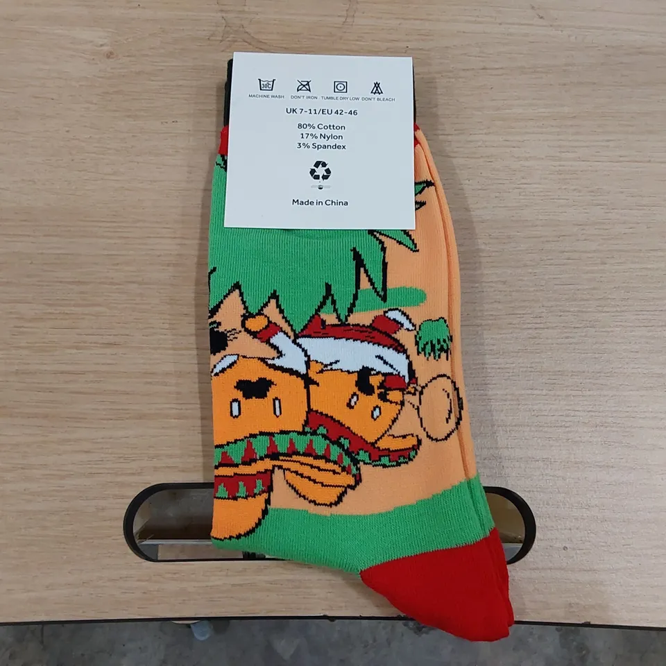 BOX OF APPROXIMATELY 285 PAIRS OF BRAND NEW BIER CO 'BAU MEXICO' SOCKS (1 BOX)