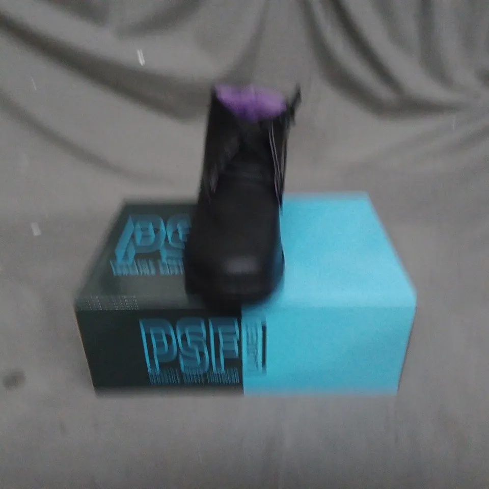 BOX OF APPROXIMATELY 10 PAIRS OF WOMENS PSF LADIES VERSATILE SAFETY BOOTS - SIZE 4
