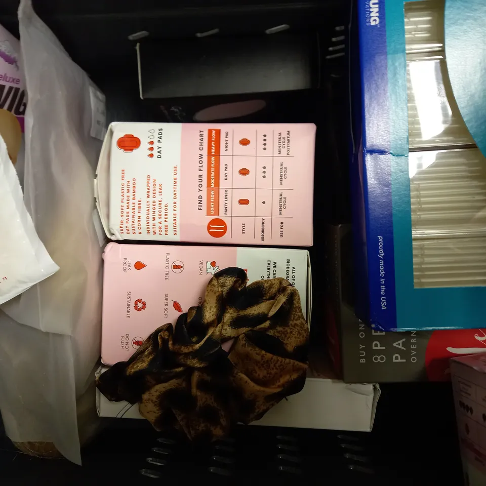 LOT OF APPROXIMATELY 15 ASSORTED HEALTH & BEAUTY ITEMS, TO INCLUDE HAIR CURLING KIT, MICRO TOUCH MAX, BODY MASSAGER, ETC