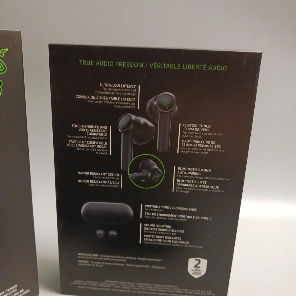 BOXED RAZER HAMMERHEAD WIRELESS HEADPHONES IN BLACK AND GREEN INCLUDES CHARGING CASE, CABLE, WRIST STRAP AND SPARE BUDS
