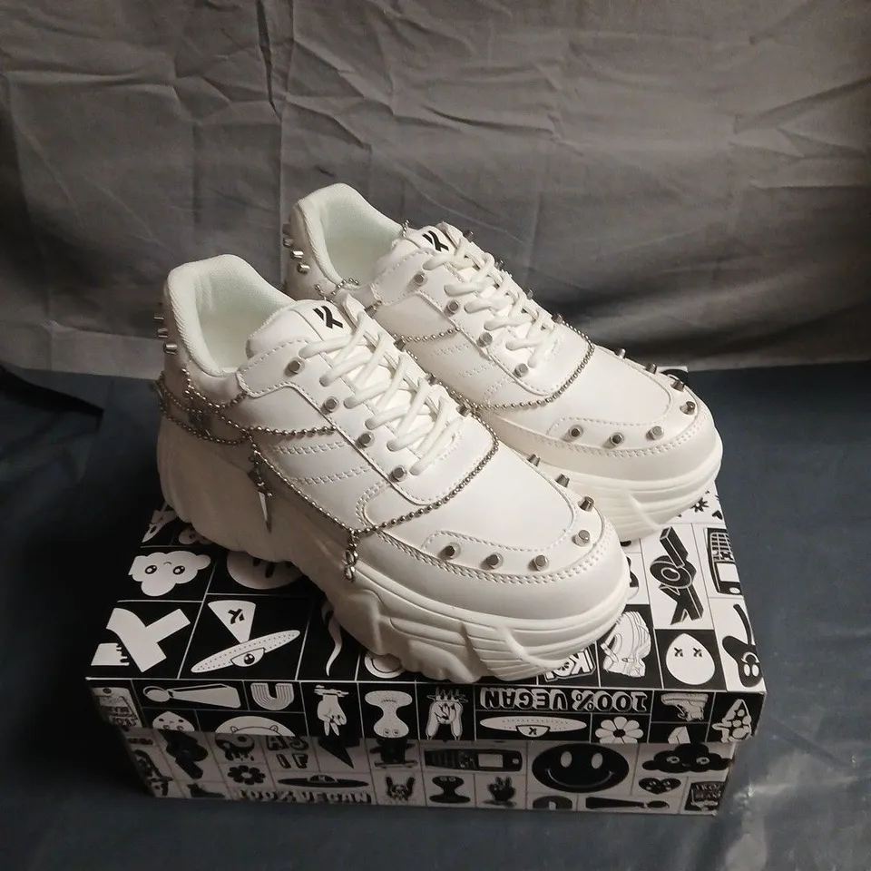 KOI JINX MYSTIC CHARM WHITE CHUNKY-SOLE TRAINERS WITH CHAIN EMBELLISHMENT UK SIZE 5
