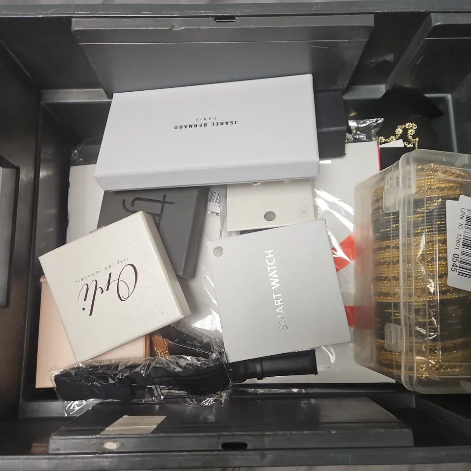APPROXIMATELY 15 ASSORTED JEWELLERY ITEMS TO INCLUDE SMART WATCH, BRACELETS, EARRINGS, ETC