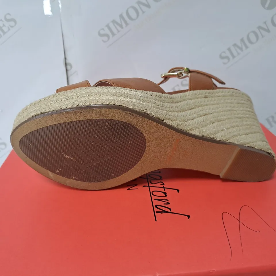 RUTH LANGSFORD BOXED LEATHER CORKED BROWN WEDGES SIZE 4