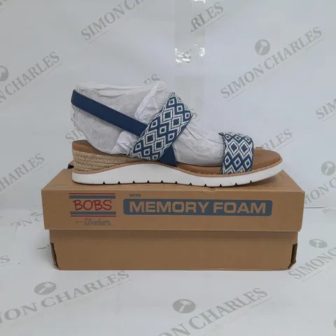 BOXED PAIR OF SKECHERS BEACH KISS OCEAN RUSH WEDGE SANDALS IN NAVY SIZE 5