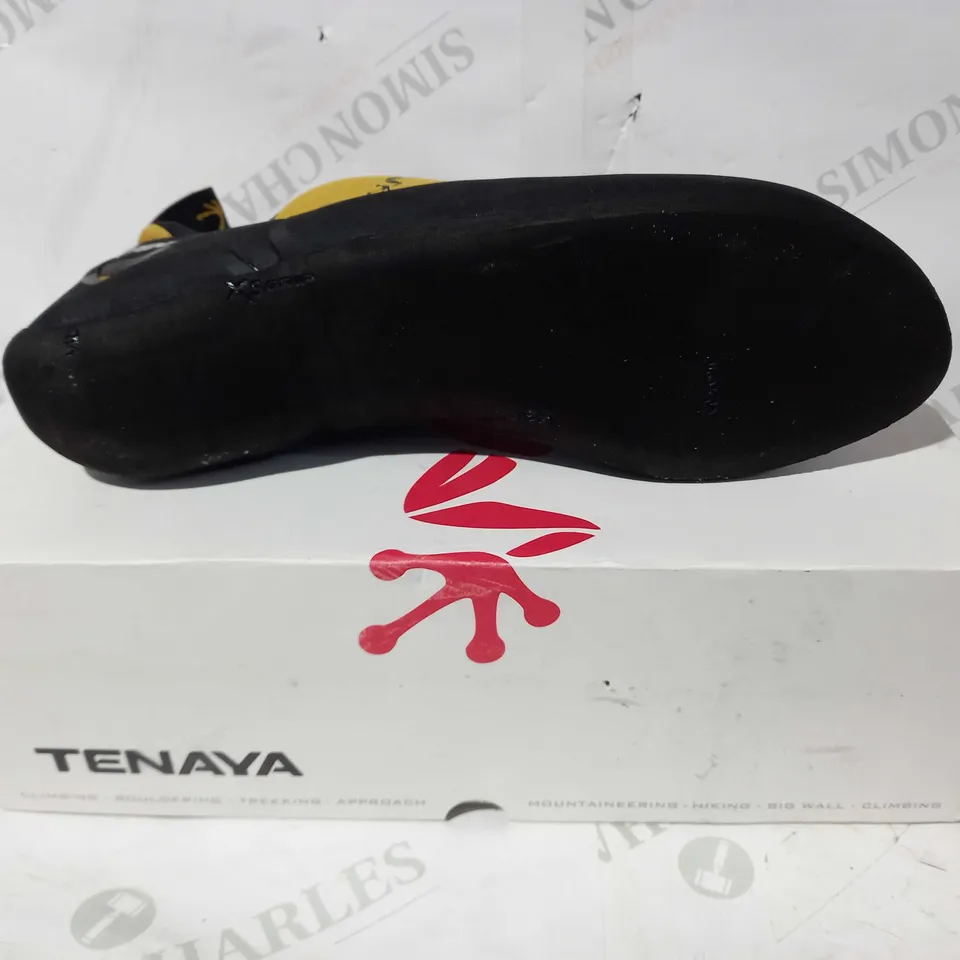 BOXED PAIR OF TENAYA MASAI SHOES IN YELLOW/WHITE/BLACK UK SIZE 12.5