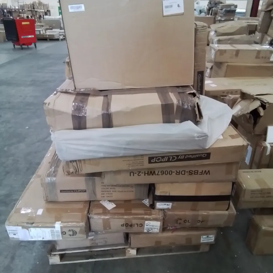 A PALLET OF VARIOUS FURNITURE PARTS AND CUSHIONS 