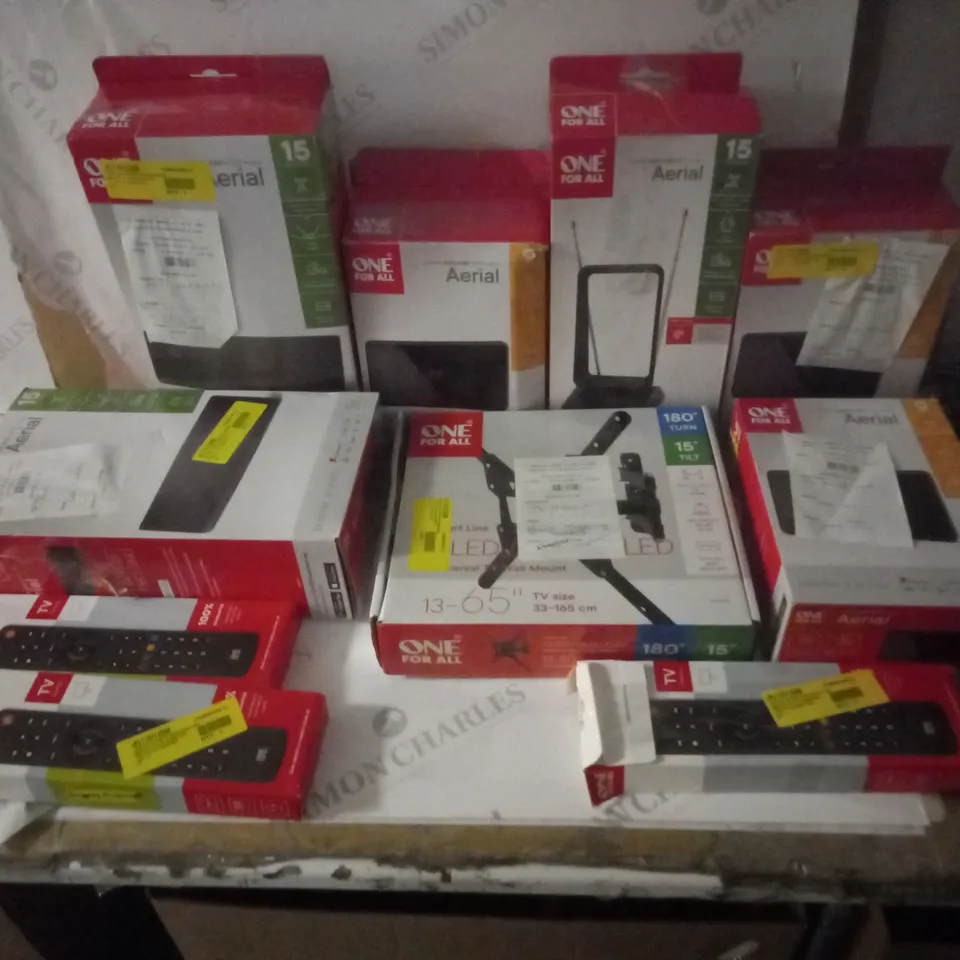 GROUP OF APPROX 10 ASSORETED ONEFORALL ITEMS TO INCLUDE TV BRACKET, AERIALS, REMOTES ETC