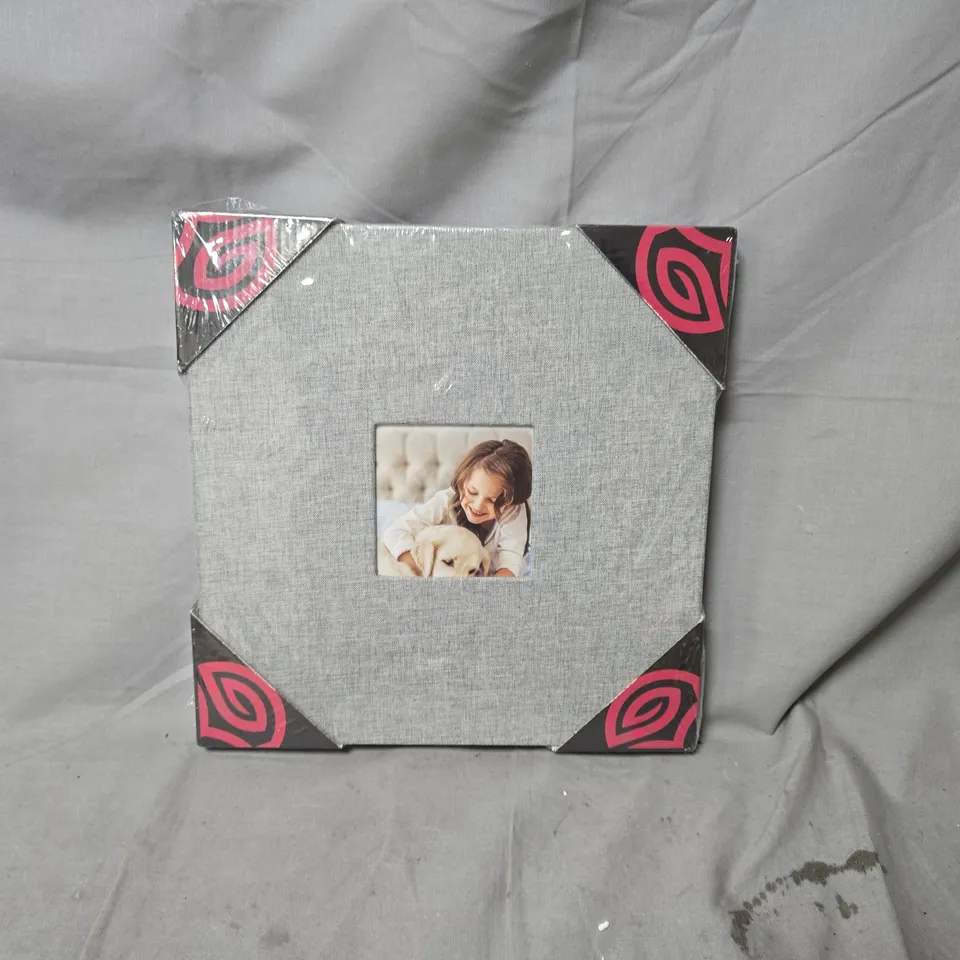  VEINROSE FABRIC-COVERED PHOTO ALBUM KEEPSAKE – GREY WITH PINK CORNER ACCENTS