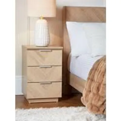 BOXED GRADE 1 KENTFORD OAK-EFFECT 3 DRAWER BEDSIDE (1 BOX)