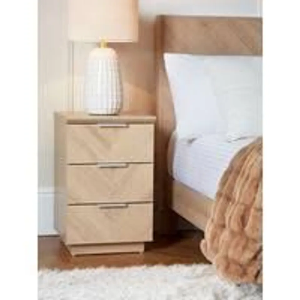 BOXED GRADE 1 KENTFORD OAK-EFFECT 3 DRAWER BEDSIDE (1 BOX)