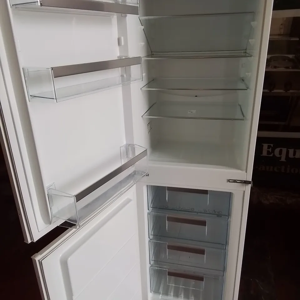 SMEG BUILT IN FRIDGE FREEZER - UKC8174NF