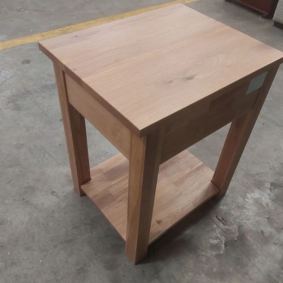 OPUS SOFA/LAMP TABLE