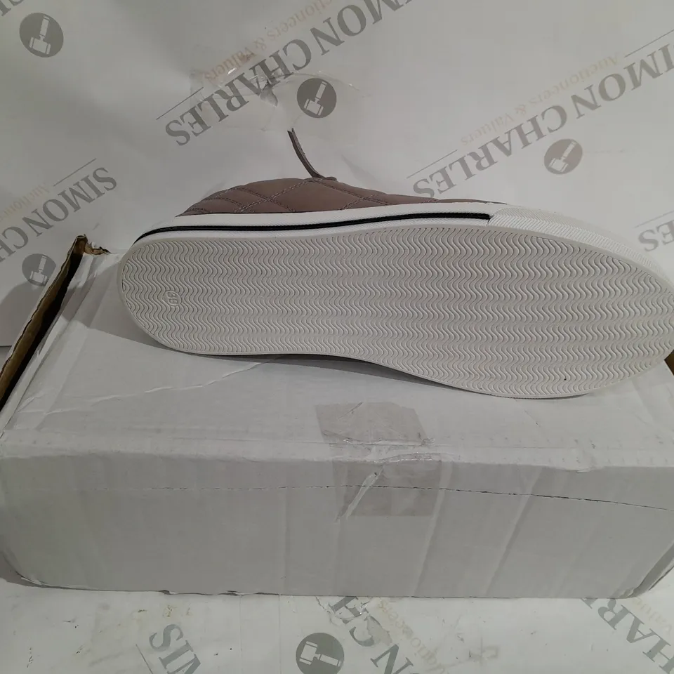 BOXED MODA IN PELLE BAYLEN LEATHER TRAINERS IN TAUPE SIZE 6