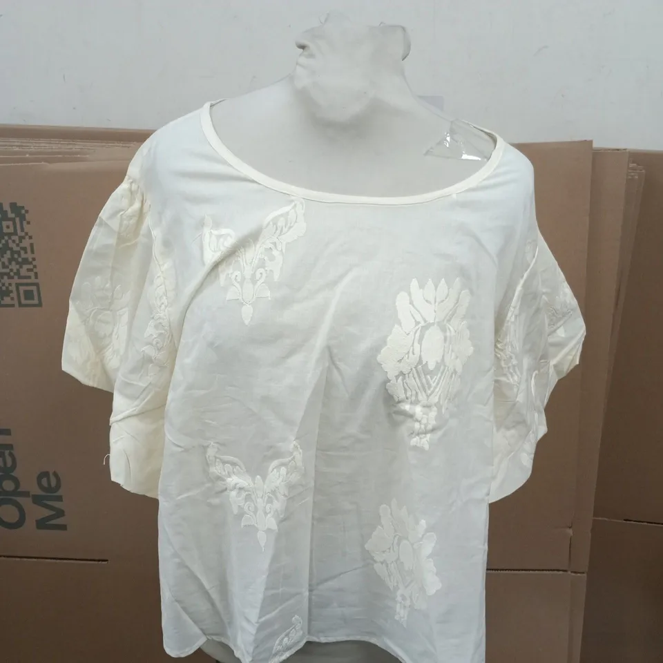 WOMEN'S IVORY EMBROIDERED PUFF SLEEVE TOP - SIZE 24