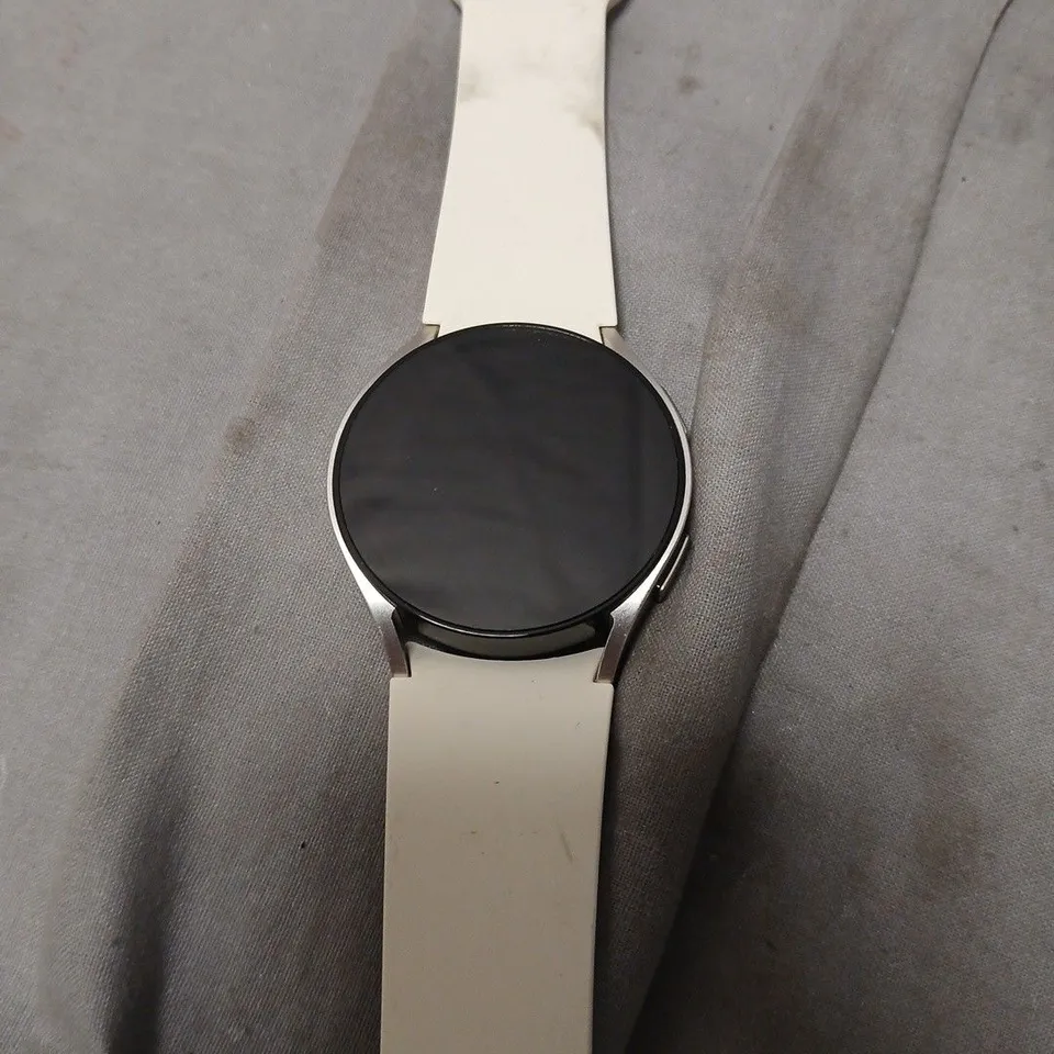 SAMSUNG GALAXY WATCH 6 LTE (40MM)