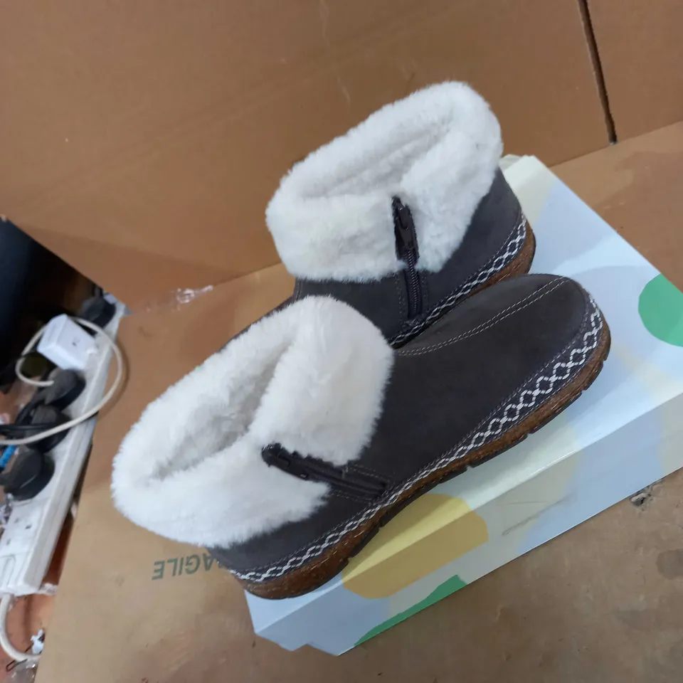 EARTH ORIGIN DARK GREY STYLE BOOTS SIZE 4 