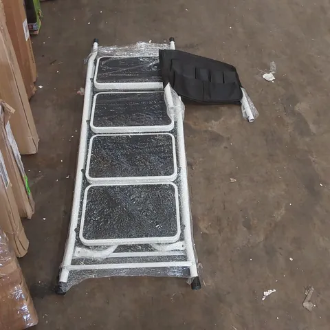 4-STEP STEEL FOLDING STEP LADDER