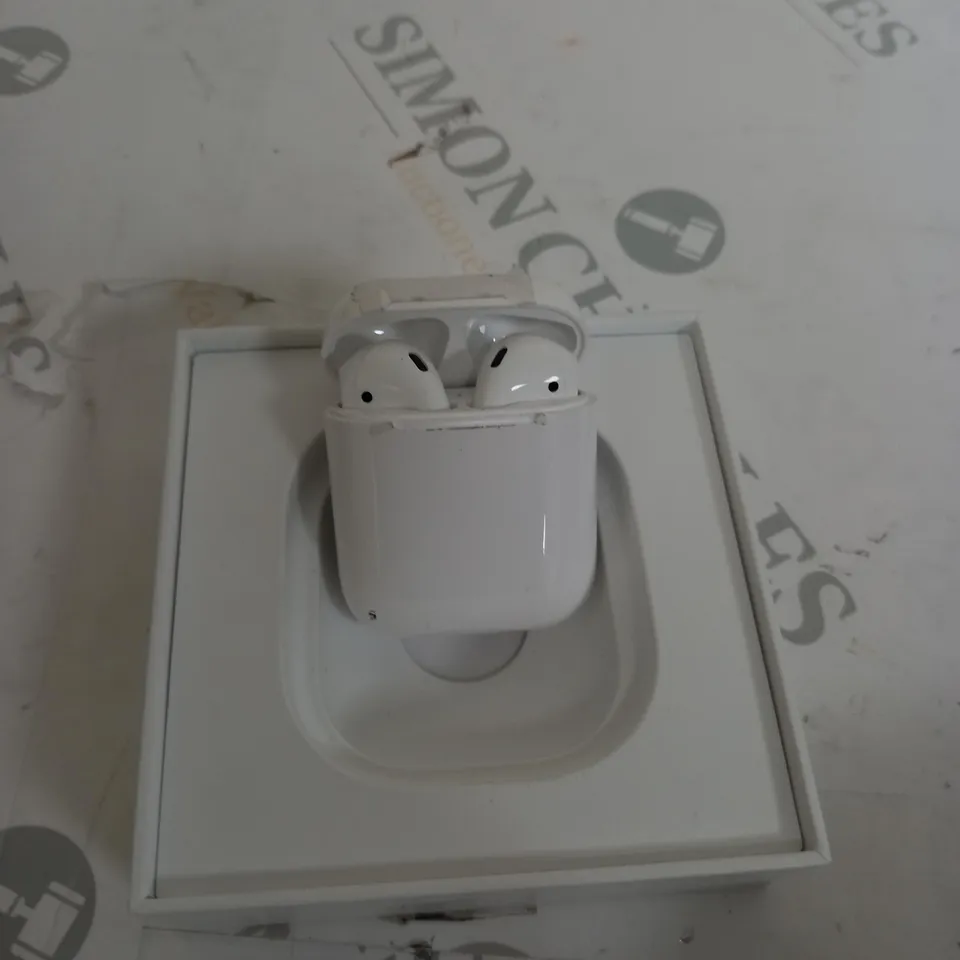 BOXED APPLE AIRPODS FIRST GENERATION 