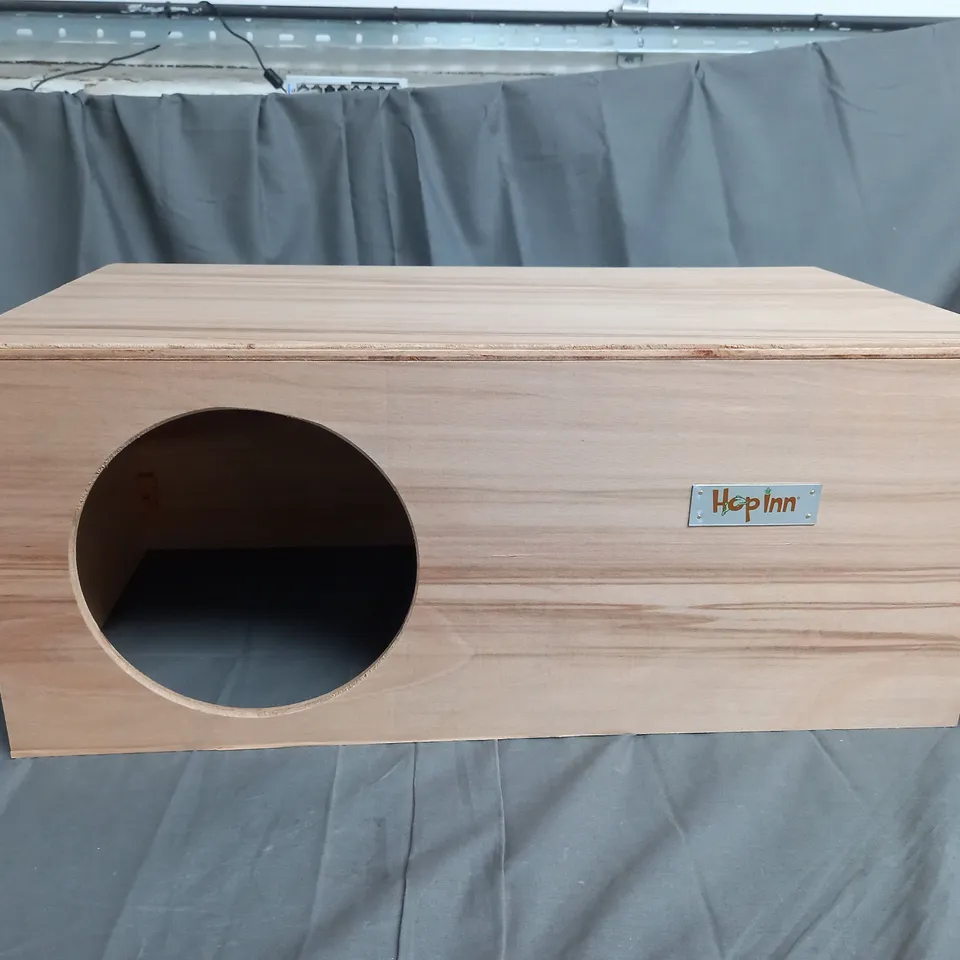 HOP-INN WOODEN RABBIT HOUSE