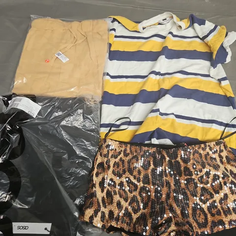 APPROXIMATELY 30 ASSORTED CLOTHING ITEMS IN VARIOUS SIZES, STYLES & COLOURS TO INCLUDE TOPS, BOTTOMS, LEGGINGS, ETC