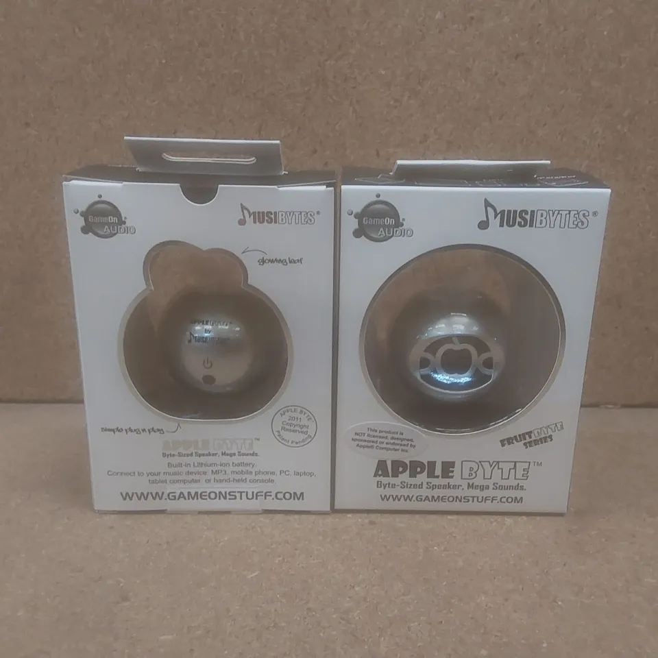 BOX OF APPROX 48 x BRAND NEW MUSIBYTES APPLE FRUIT BYTE PLUG & PLAY MINI SIZED SPEAKERS - SILVER