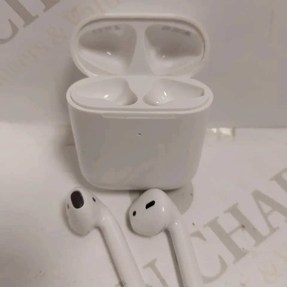 APPLE AIRPODS - 2ND GENERATION