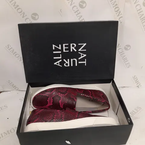 NATURALIZER PINK SNAKE PRINT SHOES SIZE 6.5