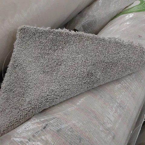 ROLL OF QUALITY SEPTIMUS PALE GREY CARPET // SIZE: APPROXIMATELY 4 X 4.4m