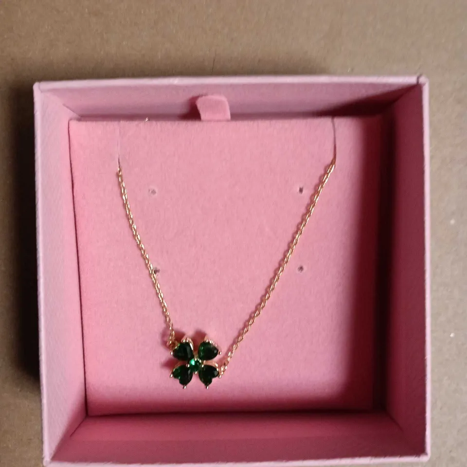 SWAROVSKI BRACELET – GREEN CLOVER PENDANT ON CHAIN 