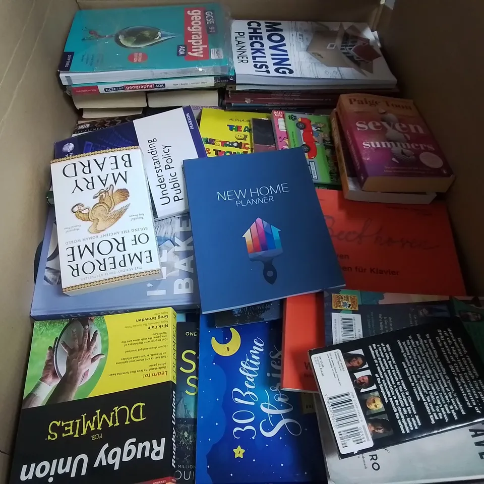 LARGE QUANTITY OF ASSORTED BOOKS TO INCLUDE MIND OVER MOOD, AND GCSE GEOGRAPHY 