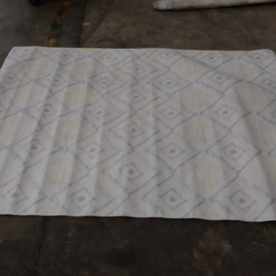 LAMAVOLA LINE RUG - YELLOW/GREY // SIZE: 160 X 230cm