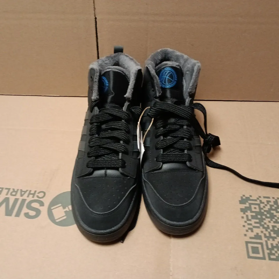 UNBOXED PAIR OF ADIDAS RAPID COURT MID WIN TRAINERS IN BLACK - UK 11