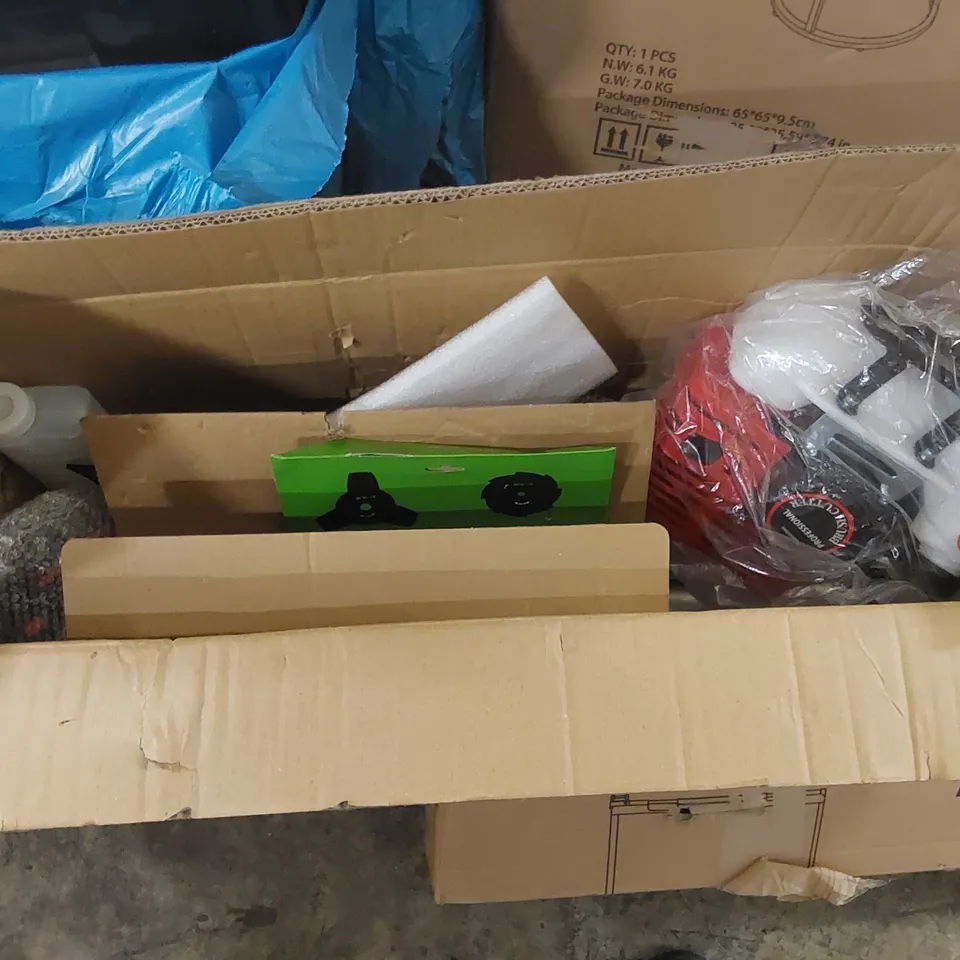 PALLET OF ASSORTED CONSUMER PRODUCTS TO INCLUDE: PAPER SHREDDERS, PROFESSIONAL BRUSH CUTTER, STEP LADDER, COFFEE TABLE, RETRACTABLE SAFETY GATE, PROPER CHIPS BARBECUE CRISPS ECT