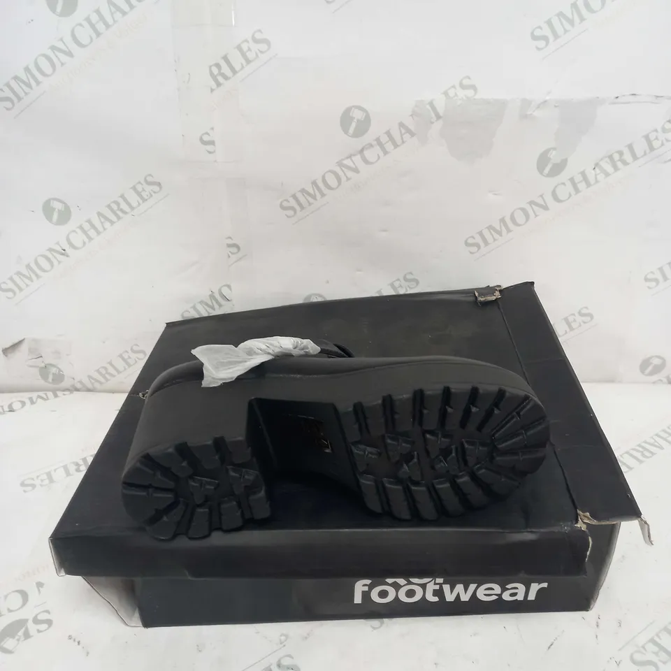 BOXED PAIR OF KOI FOOTWEAR CHUNKY PLATFORM SCHOOL THROWBACK MARY JANE SHOES IN BLACK - SIZE 3