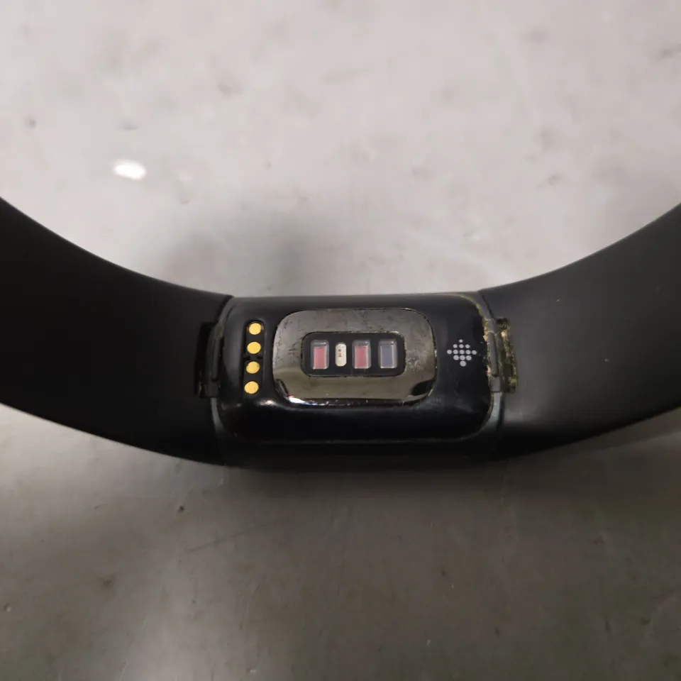 FITBIT CHARGE 5 FITNESS TRACKER