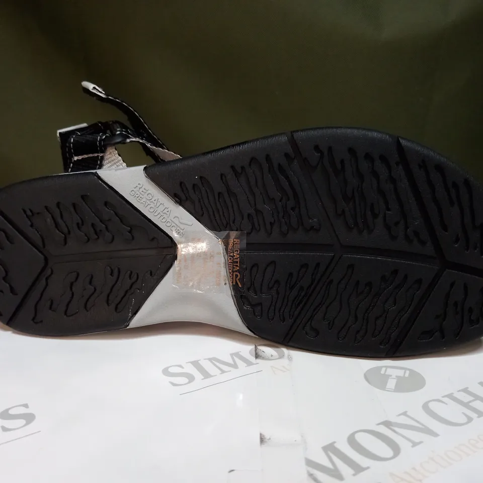 REGATTA LADY SANTA SOL SANDALS SIZE 7