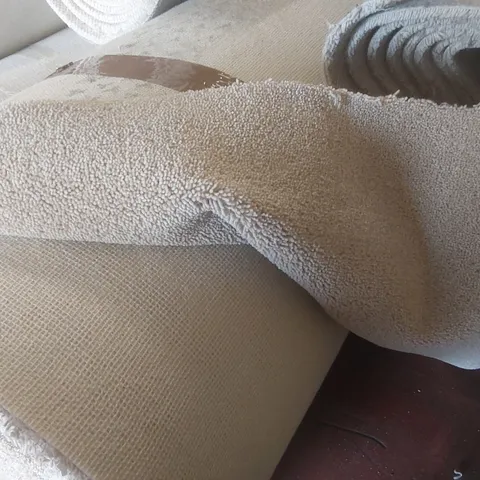 ROLL OF QUALITY DIMENSION CARPET - APPROXIMATELY 4 x 16.99m