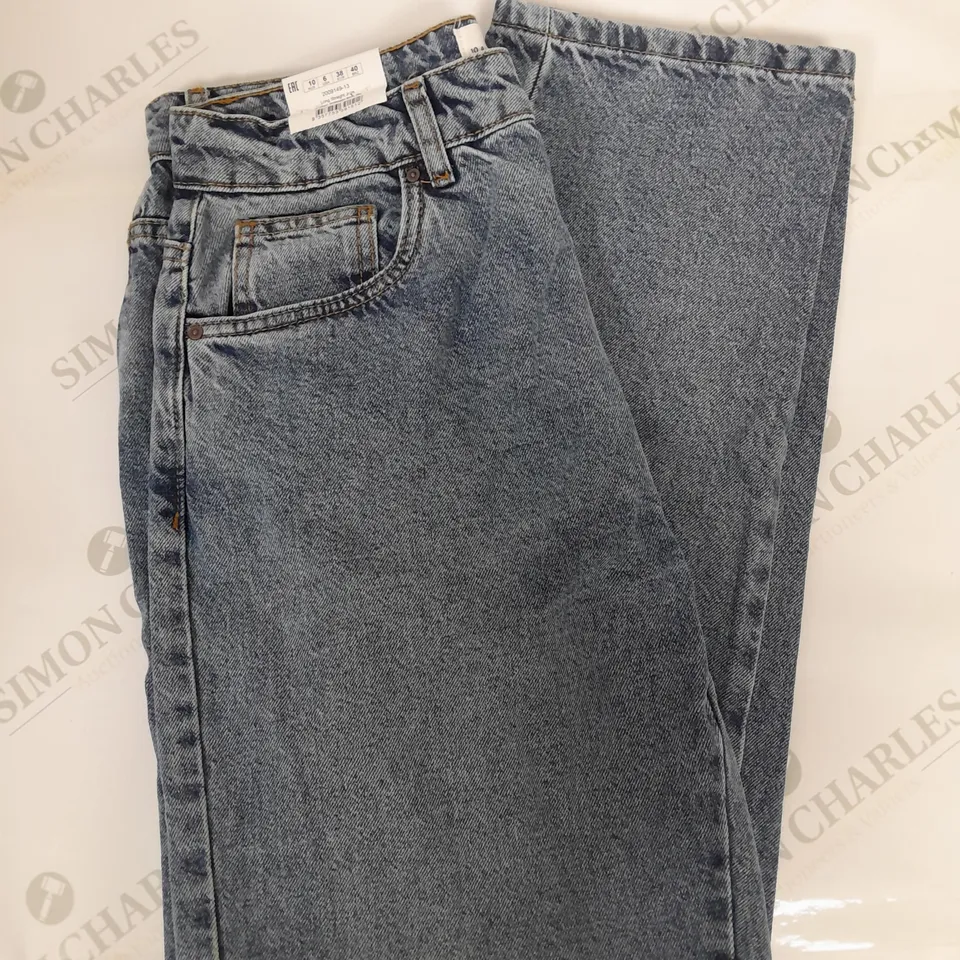 APPROXIMATELY 20 ASSORTED COTTON ON CLOTHING ITEMS TO INCLUDE RIVIERA SHORT SLEEVE SHIRT IN WHITE SIZE M, EVERFINE OFF THE SHOULDER PULLOVER IN GREY SIZE XS, JEANS SIZE 38EU