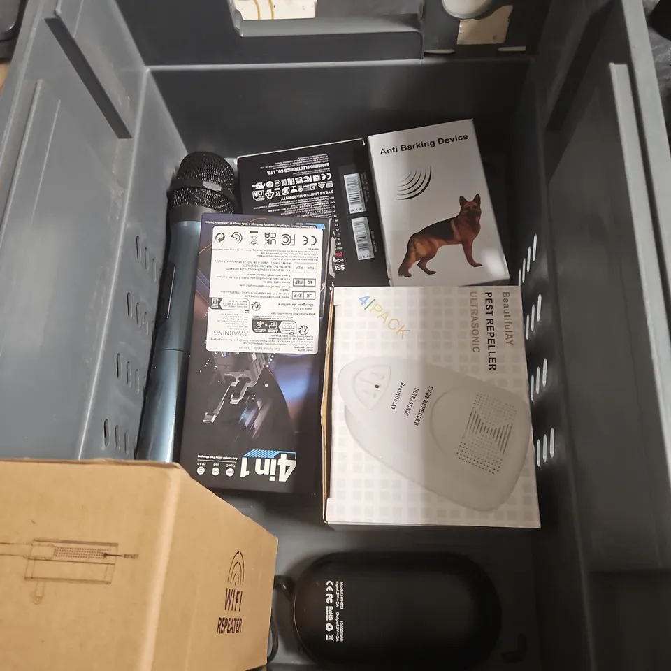 APPROXIMATELY 10 ASSORTED ELECTRICAL PRODUCTS TO INCLUDE EMS FOOT MASSAGER, WIRELESS MUSIC SLEEP MASK, DEFENDER PERSONAL ALARM ETC 