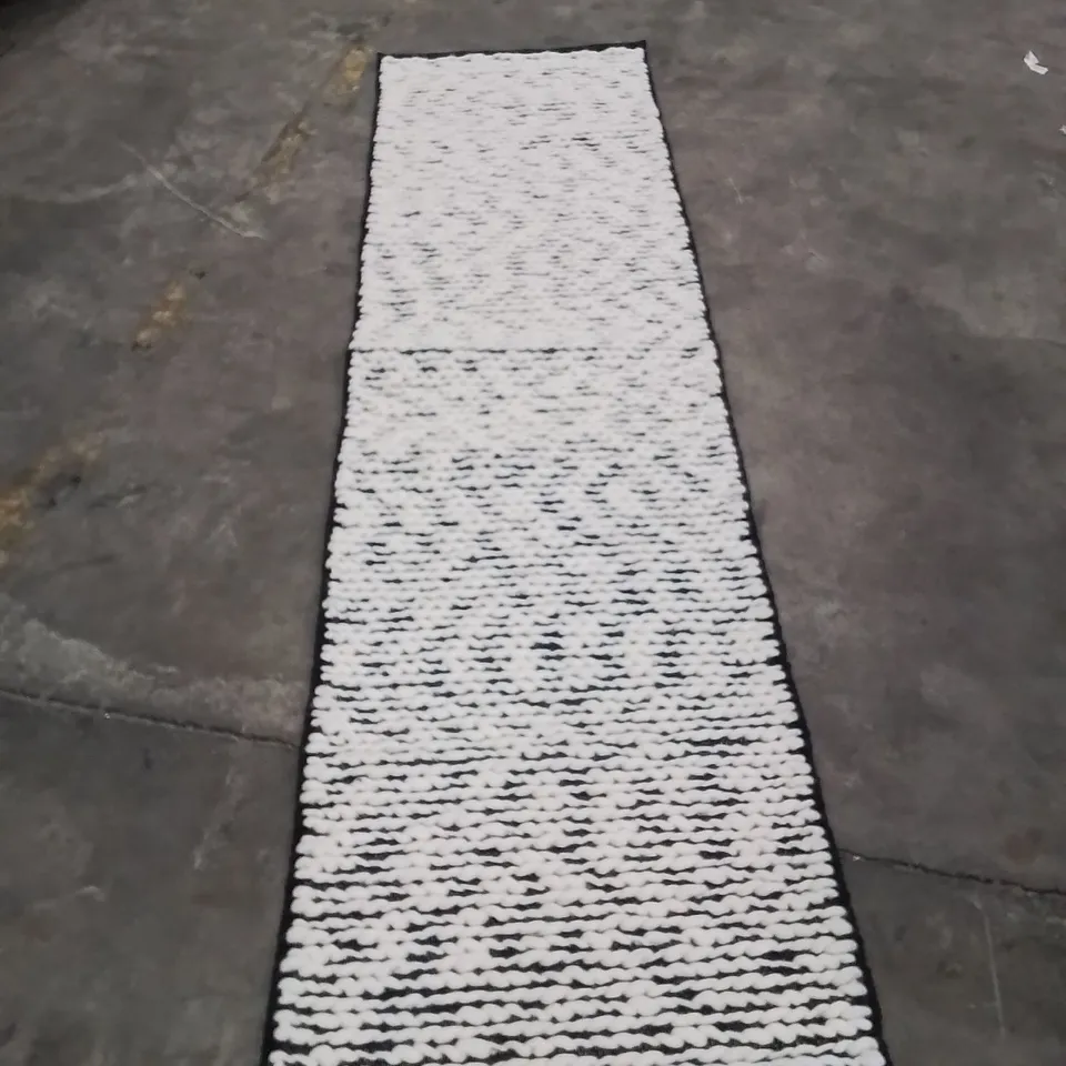 QUALITY DESIGNER AREA RUG - APPROXIMATELY 230X60CM