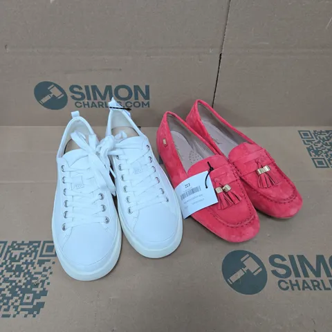 APPROXIMATELY 10 ASSORTED PAIRS OF LOOSE SHOES/TRAINERS IN VARIOUS SIZES 