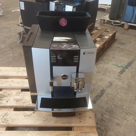 JURA GIGA COMMERCIAL COFFEE MACHINE