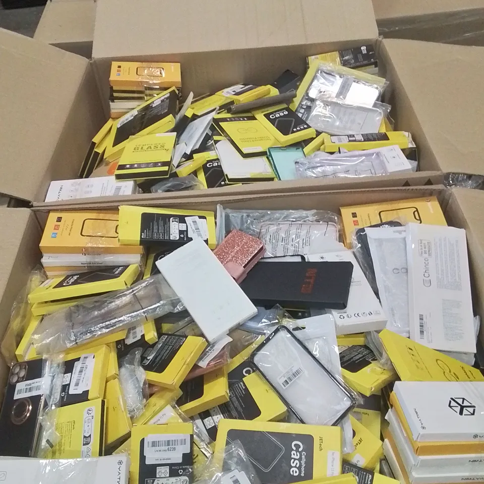 PALLET CONTAINING VERY LARGE AMOUNT OF BRAND NEW PHONE CASES [MODELS AND MAKES VARY]