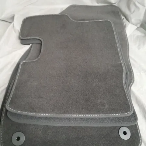 SET OF CORSA FLOOR MATS