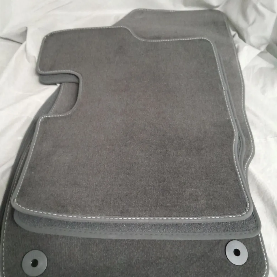 SET OF CORSA FLOOR MATS 
